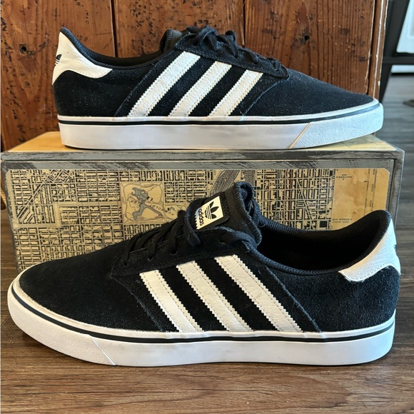 Men’s Adidas Seely Premier, 10.5 - Picture 3 of 10